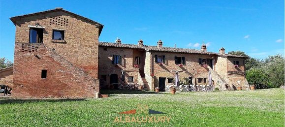 7 bedrooms Villa in Siena, Italy No. 196617 19