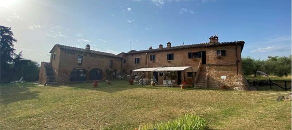 7 bedrooms Villa in Siena, Italy No. 196617 14