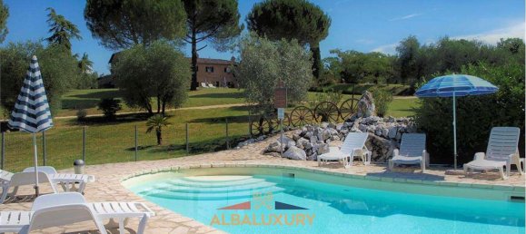 7 bedrooms Villa in Siena, Italy No. 196617 9