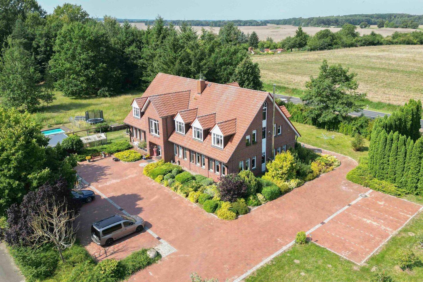 7 bedrooms Building in Mecklenburgische Seenplatte, Germany No. 273426