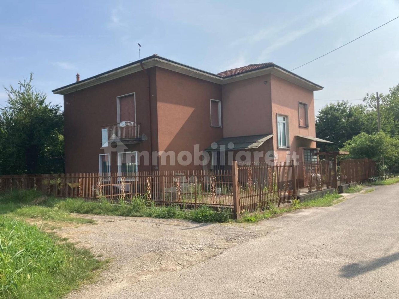 5 bedrooms Villa in Gallarate, Italy No. 274659