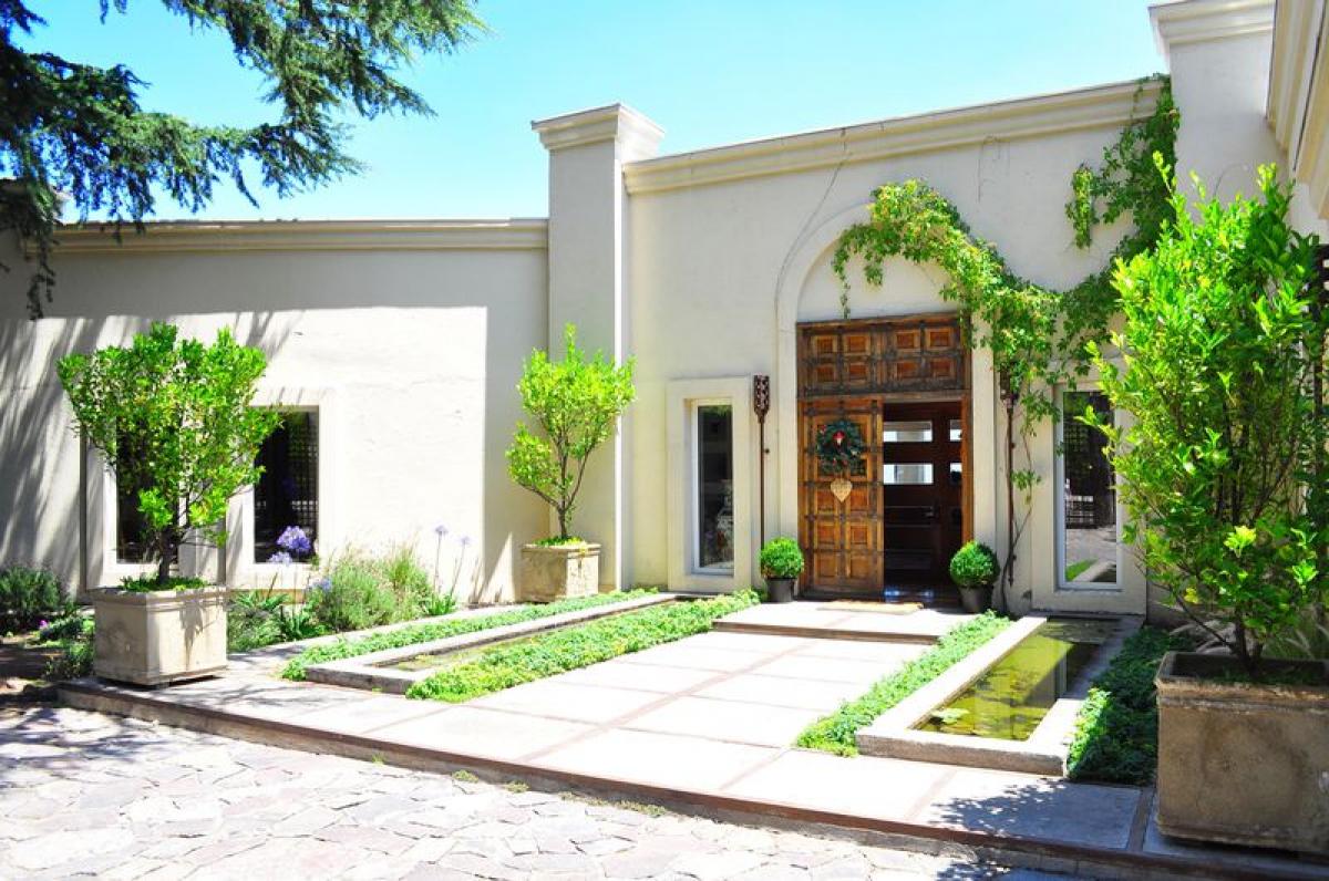 5 bedrooms House in Santiago, Chile No. 2324