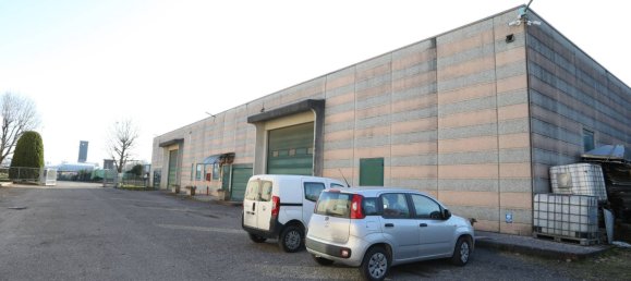 1397m² Warehouse in Brenna, Italy No. 228367 2