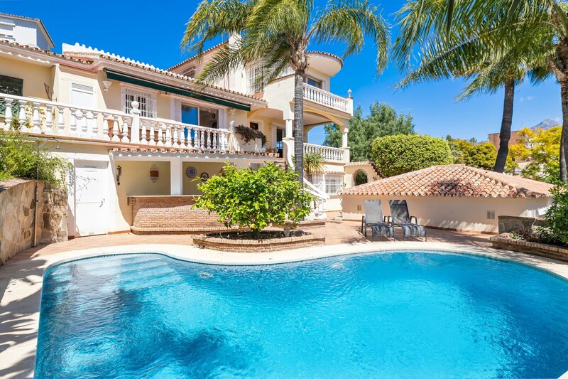 5 bedrooms Villa in Marbella, Spain No. 100484