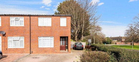 3 Schlafzimmer Gewerbliche Immobilie in Epsom, United Kingdom, Nr. 9694 2