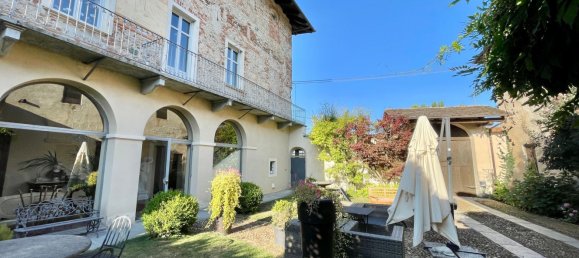 Вилла с 8 комнатами в Кунео, Италия № 260617 2