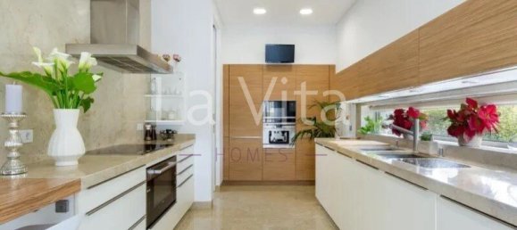4 bedrooms Villa in Cascais, Portugal No. 125564 9