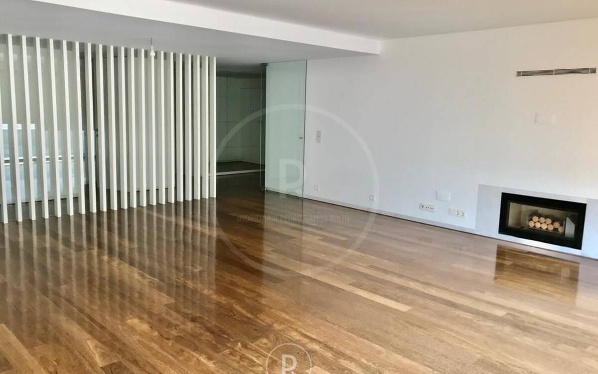 3 bedrooms Apartment in Porto, Portugal No. 132218