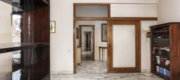 4 bedrooms Apartment in Rome, Italy No. 29068 7