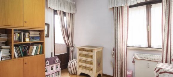 4 bedrooms Apartment in Rome, Italy No. 29068 16