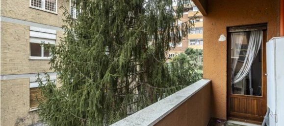 4 bedrooms Apartment in Rome, Italy No. 29068 18