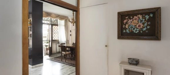 4 bedrooms Apartment in Rome, Italy No. 29068 6