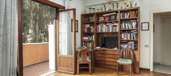 4 bedrooms Apartment in Rome, Italy No. 29068 13