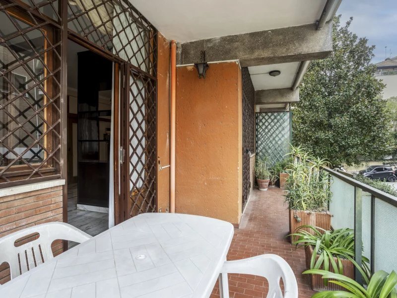 4 bedrooms Apartment in Rome, Italy No. 29068