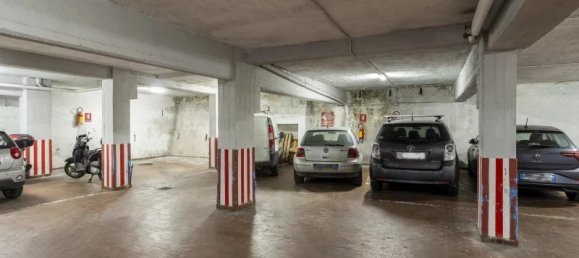 4 bedrooms Apartment in Rome, Italy No. 29068 22