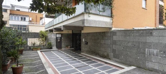 4 bedrooms Apartment in Rome, Italy No. 29068 24