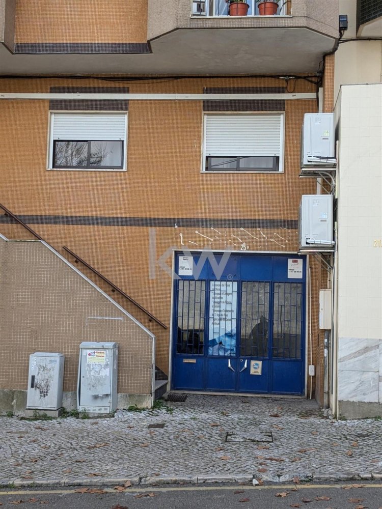 91m² Warehouse in Seixal, Portugal No. 316962