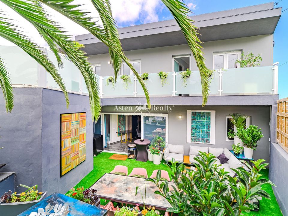 5 bedrooms Villa in Tacoronte, Spain No. 185829