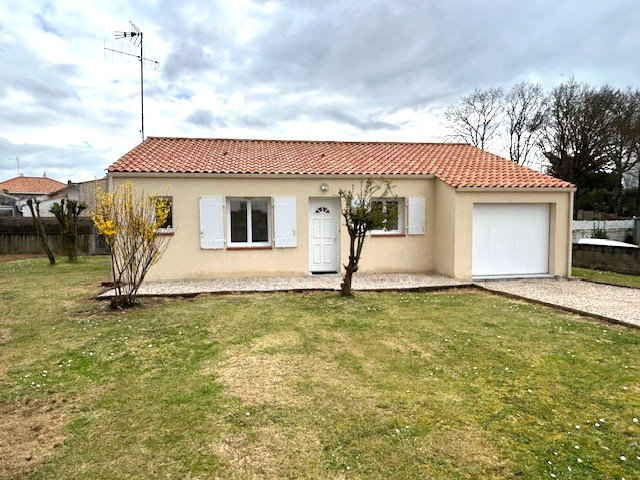 3 bedrooms House in Coex, France No. 102178
