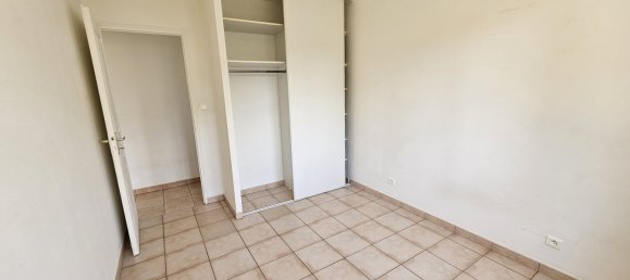 3 bedrooms House in Coex, France No. 102178 5