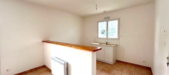 3 bedrooms House in Coex, France No. 102178 2