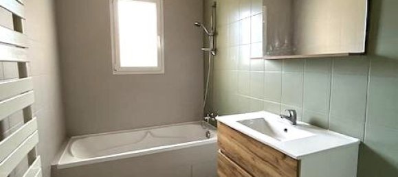 3 bedrooms House in Coex, France No. 102178 3