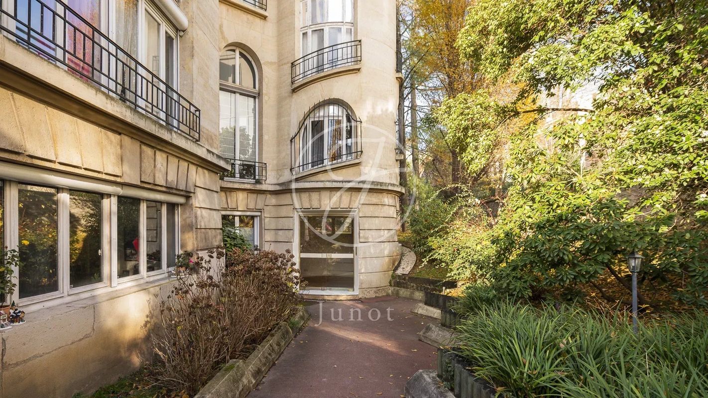 2غرفة شقة في Neuilly-sur-Seine, France رقم 108093