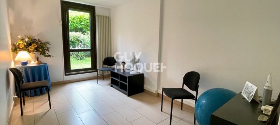 2 bedrooms Apartment in Clamart, France No. 169650 5