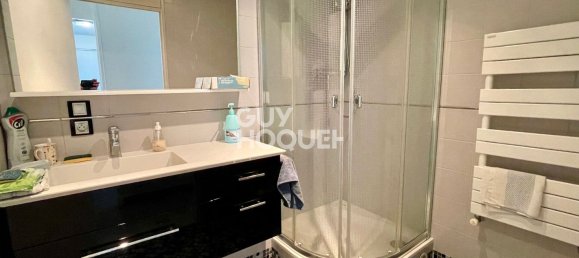 2 bedrooms Apartment in Clamart, France No. 169650 6