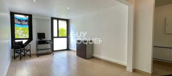 2 bedrooms Apartment in Clamart, France No. 169650 2