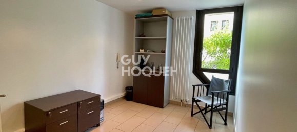 2 bedrooms Apartment in Clamart, France No. 169650 7