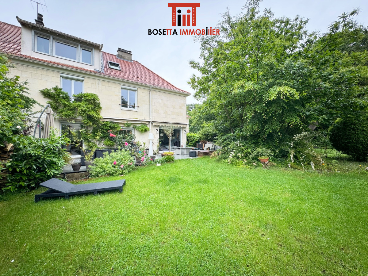 Casa de 5 dormitorios en La Celle-Saint-Cloud, France No. 162427