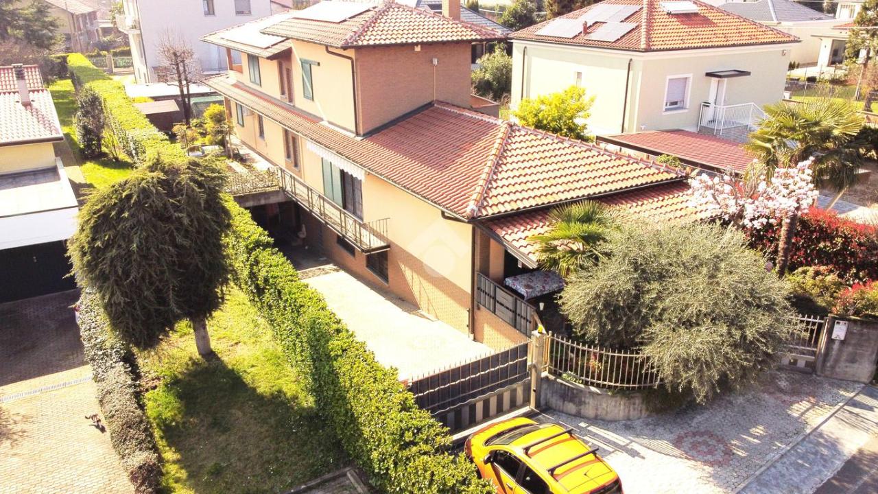 7-Zimmer Villa in Gerenzano, Italy, Nr. 3537