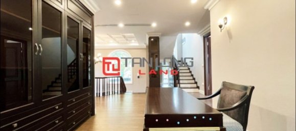 6 bedrooms Villa in Long Bien, Vietnam No. 592 2