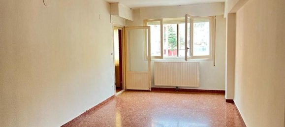 Apartamento de 3 dormitorios en Illueca, Spain No. 61477 2