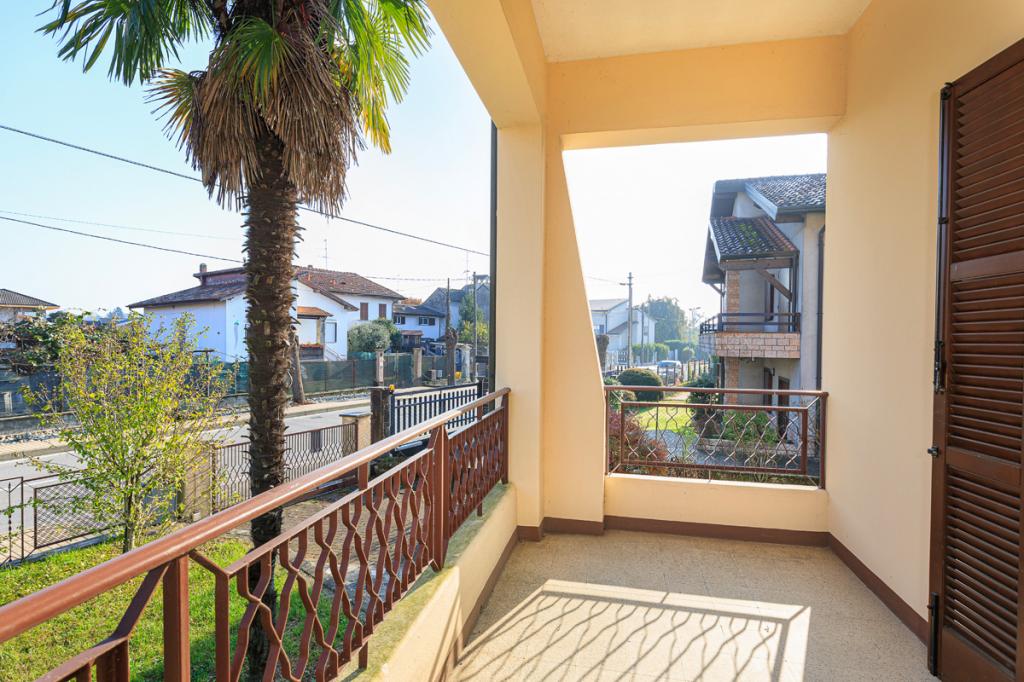 4 rooms House in Borgo Ticino, Italy No. 167682