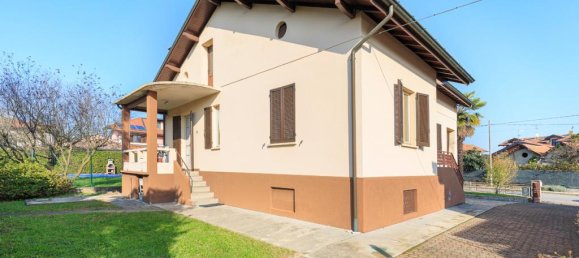 4 rooms House in Borgo Ticino, Italy No. 167682 3