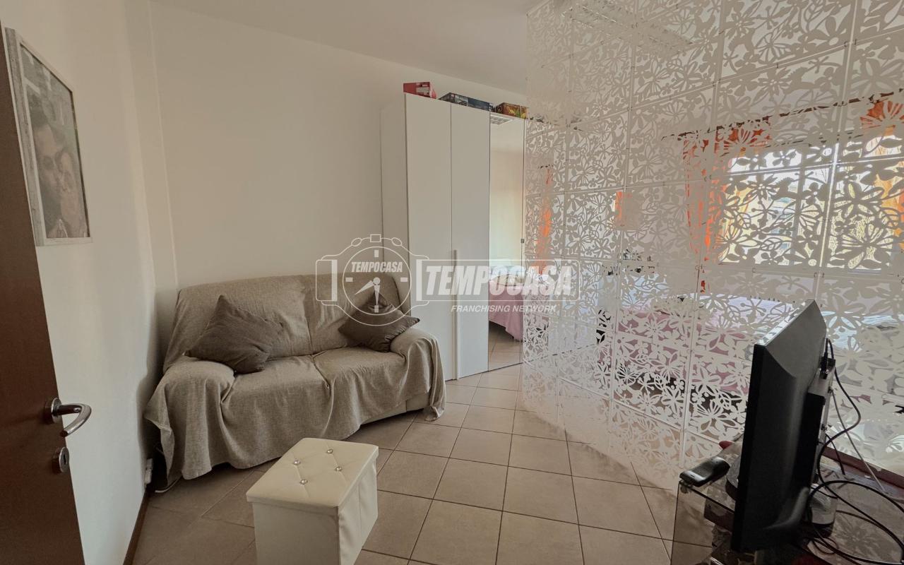 2 rooms Apartment in Bergamo, Italy No. 237720