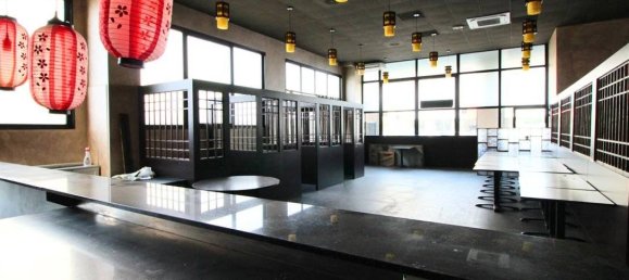 2 rooms Commercial property in Cesano Maderno, Italy No. 377196 8