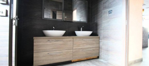 2 rooms Commercial property in Cesano Maderno, Italy No. 377196 9