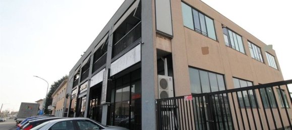 2 rooms Commercial property in Cesano Maderno, Italy No. 377196 16