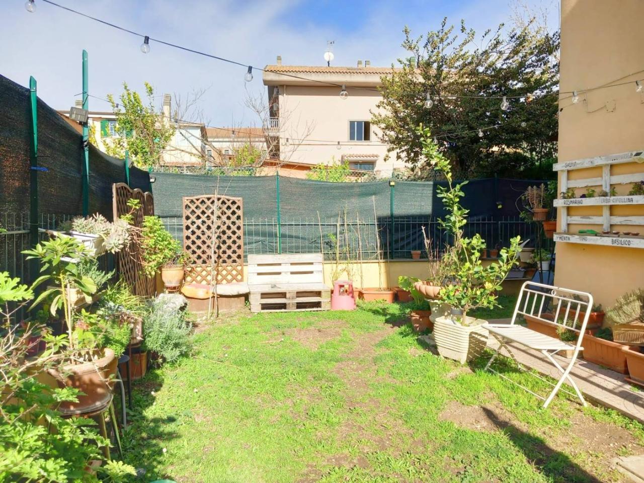 Apartamento de 2 habitaciónes en Rome, Italy No. 24051