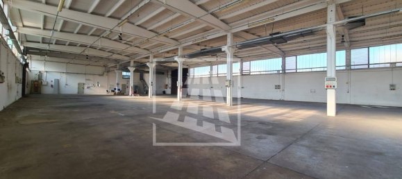 1150m² Warehouse in Guastalla, Italy No. 314959 2