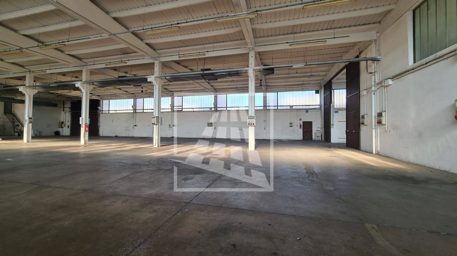 1150m² Warehouse in Guastalla, Italy No. 314959