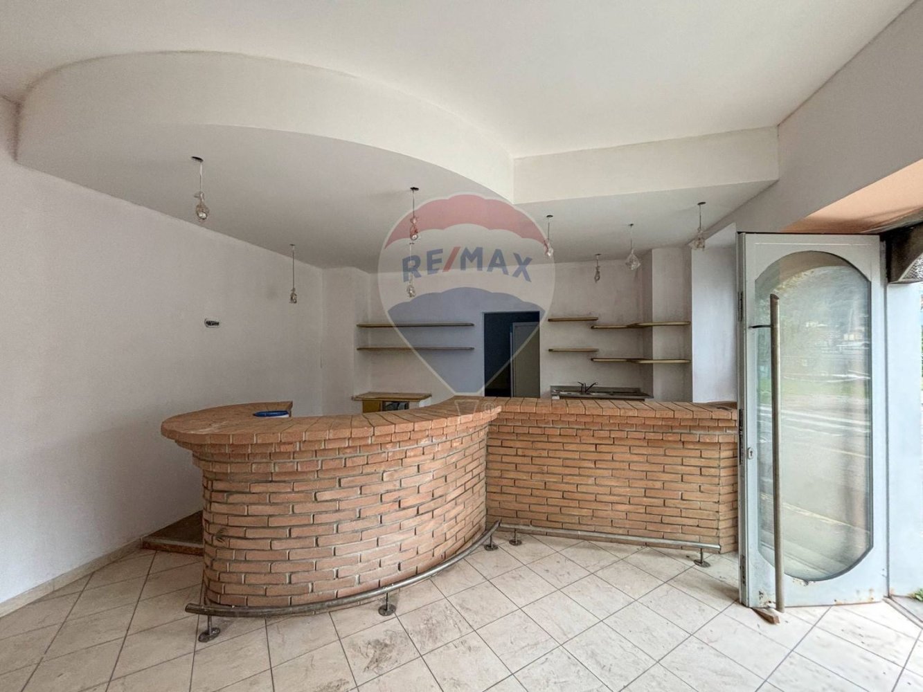  عقار تجاري في Porto Ceresio, Italy 178متر مربع رقم 70779