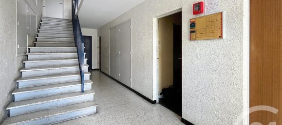 Estudio en Troyes, France No. 283888 10