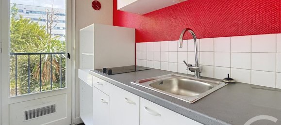 Estudio en Troyes, France No. 283888 2