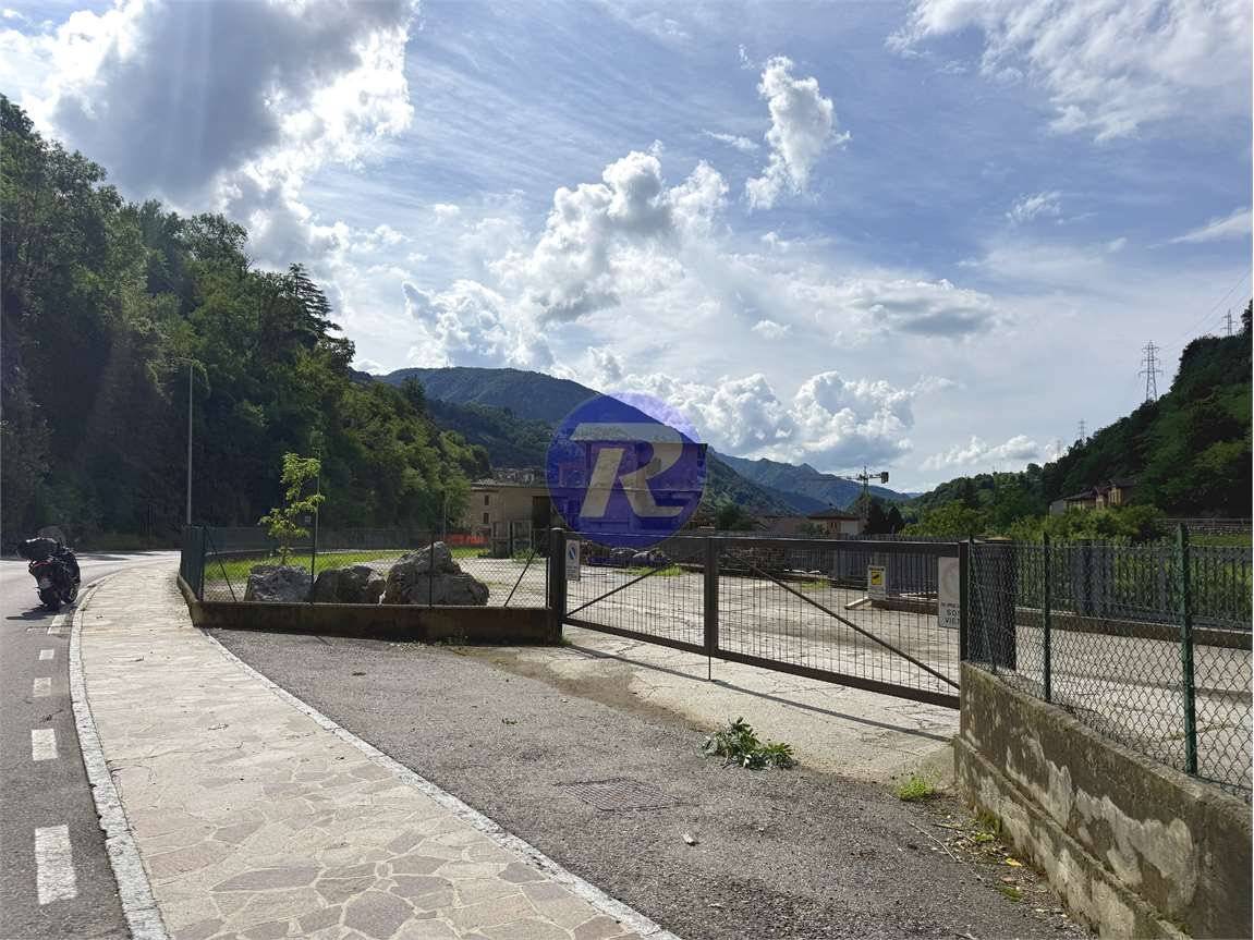 1390m² Warehouse in San Giovanni Bianco, Italy No. 360199