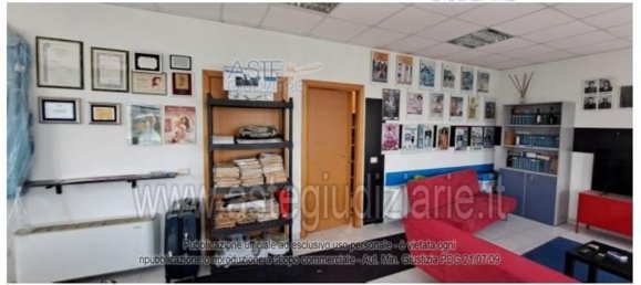 Дом с 2 спальнями в Фрозиноне, Италия № 380260 5