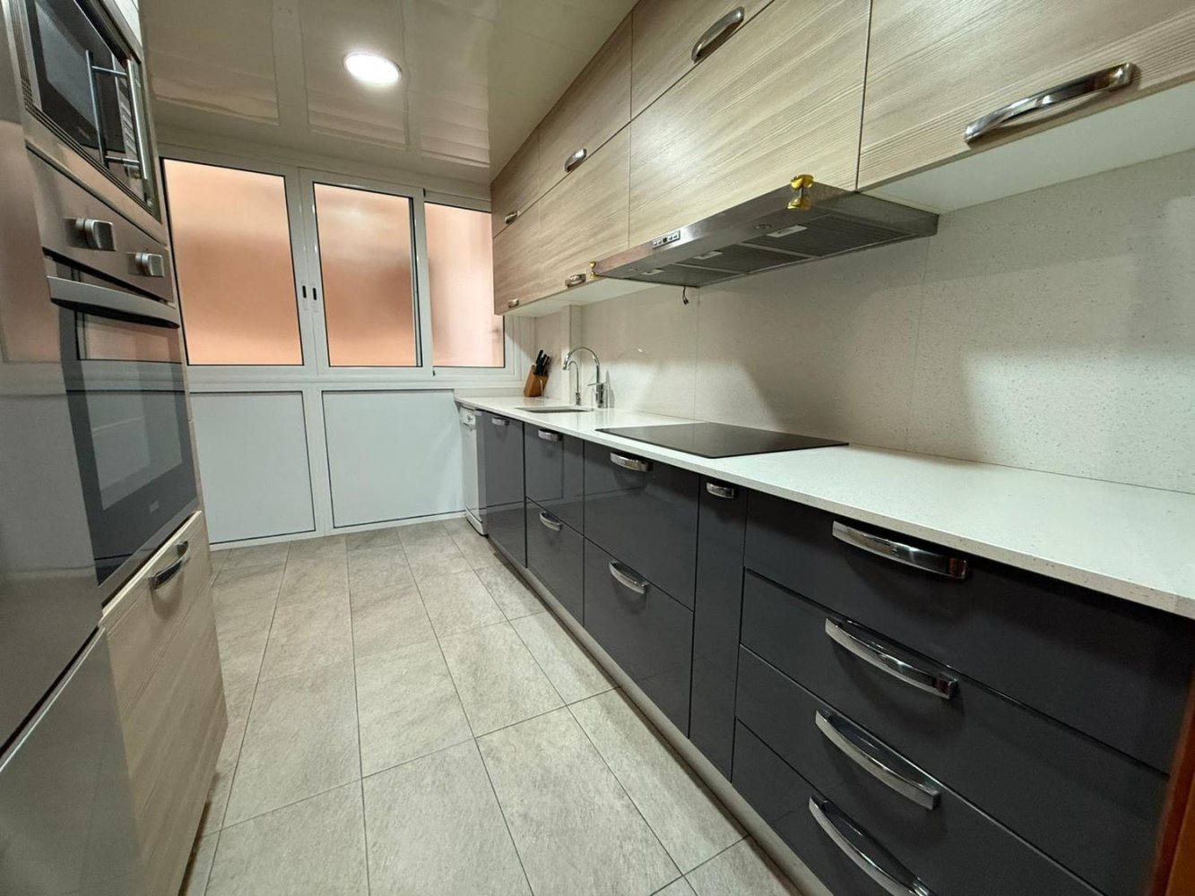 Apartamento de 3 dormitorios en Cornellà de Llobregat, Spain No. 229090